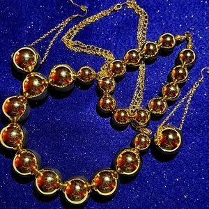 Gold tone necklace set